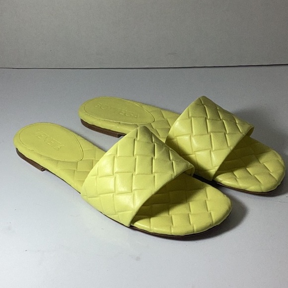 Bottega Veneta
Women's Amy Flat Mule Sandals - Picture 3 of 9